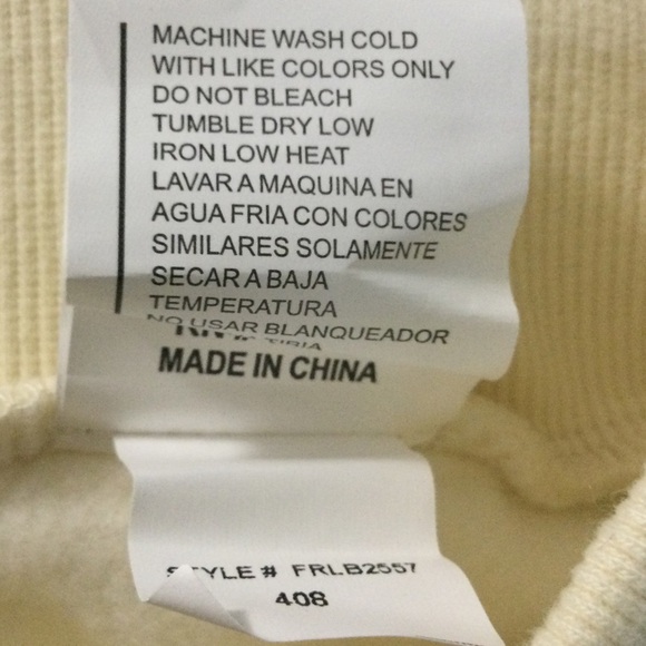 First Row Women’s Graphic Fleece Cream Shorts Size M - Picture 5 of 6